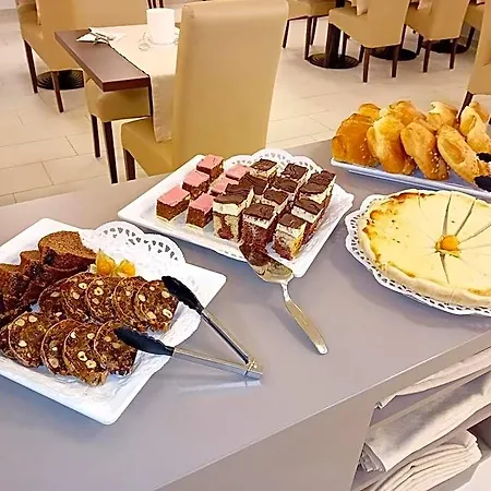 Hotel Garni Colora 4*